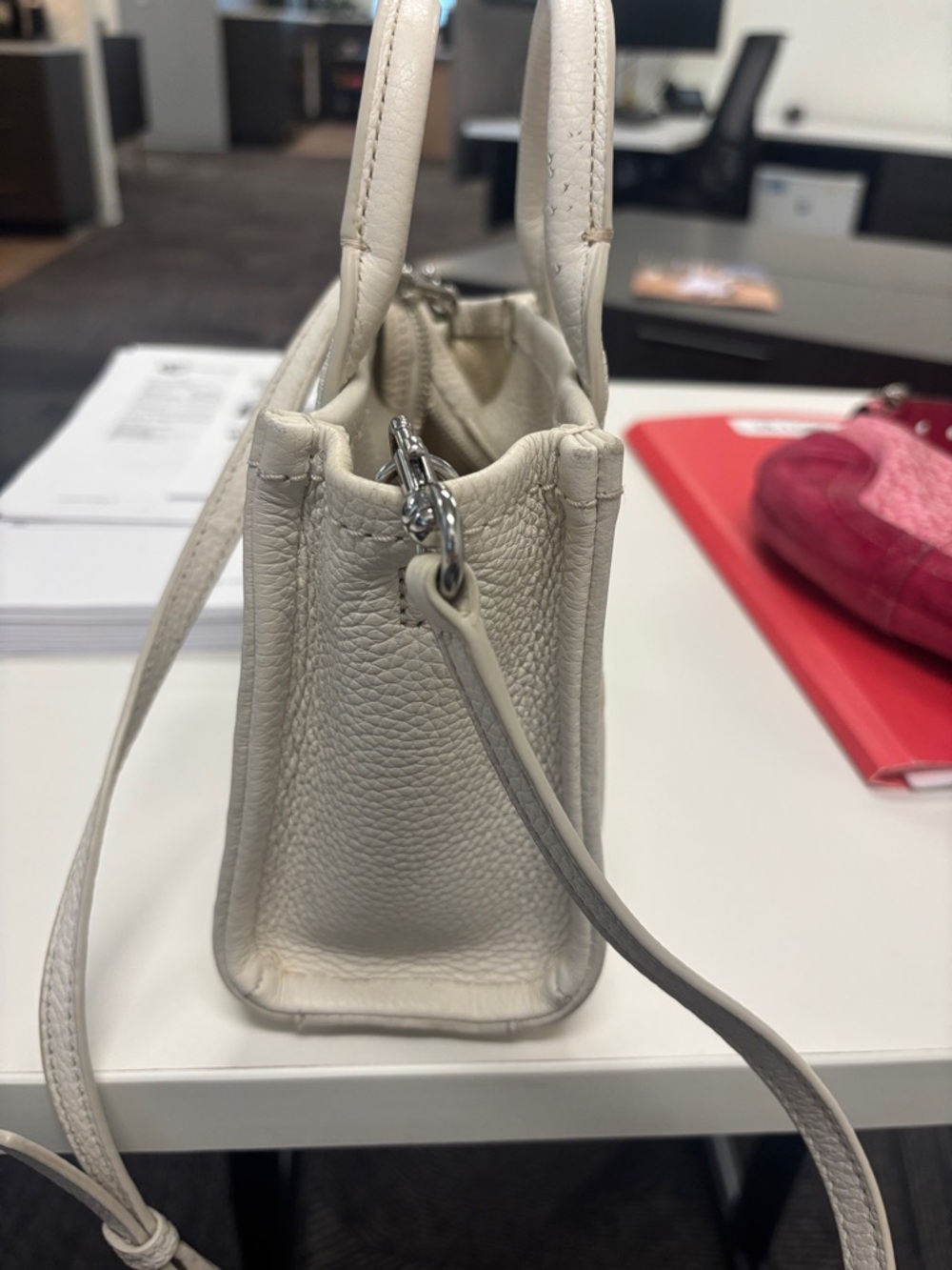 Marc Jacobs Ivory Leather Tote Bag - Picture 6 of 9
